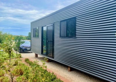 AE Transportables dark grey unit from side