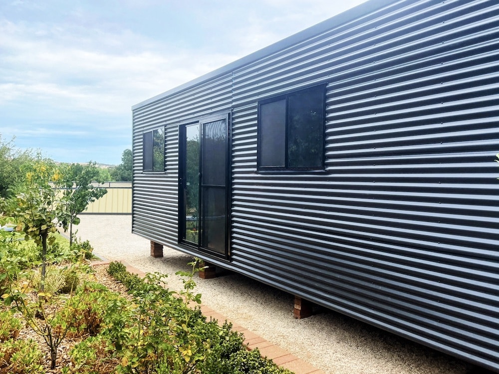 AE Transportables dark grey mobile